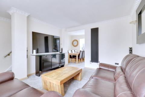 71 Tamar Drive, Aveley, South Ockendon, RM15 4NA