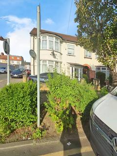 5 bedroom end of terrace house for sale, Bedroom House for Sale NeatherField Garden, London IG11