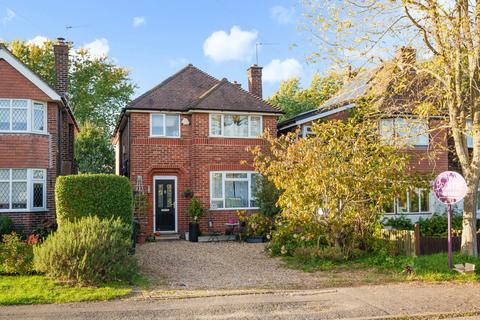 13 Johnston Walk, Guildford, GU2 9XP