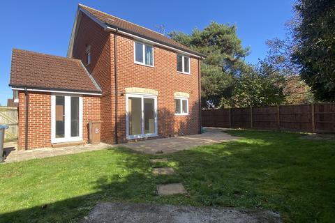 3 bedroom detached house to rent, Giffords Close, Kesgrave IP5