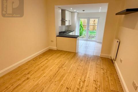 4 bedroom terraced house to rent, Horsenden Lane North, Greenford, Middlesex, UB6