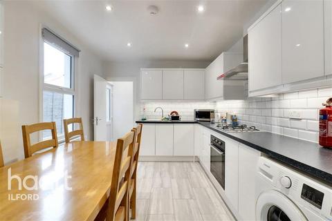 4 bedroom terraced house to rent, Hazelwood road, Walthamstow