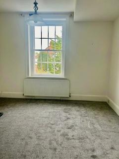 2 bedroom apartment to rent, Large apartment in central Tunbridge Wells