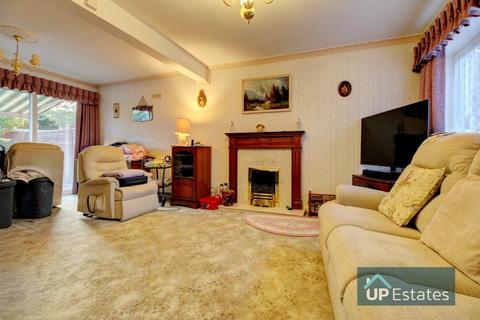 3 bedroom detached house for sale, Mantilla Drive, Stivichall Grange, Coventry