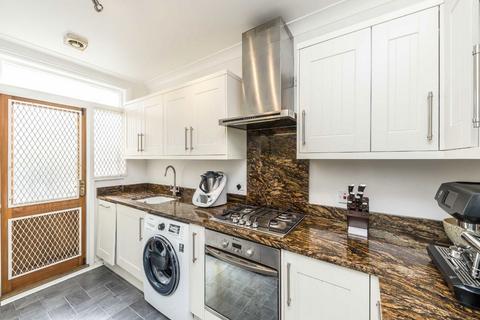 2 bedroom flat for sale, Ballater Road, London SW2