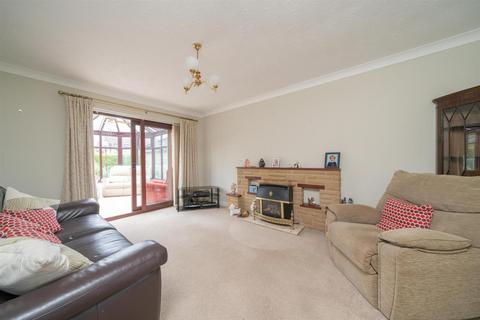 2 bedroom house for sale, Wye Head Close, Buxton