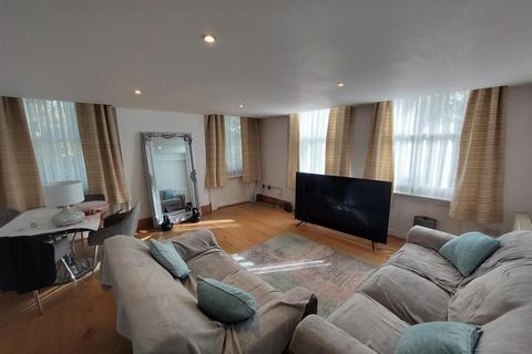 2 bedroom apartment to rent, 3a The Quadrant, Buxton