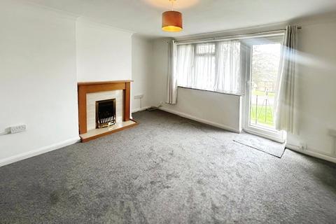 2 bedroom flat to rent, Croftleigh Avenue, Surrey CR8