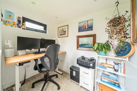 18 Cardwells Keep, Guildford, GU2 9PD
