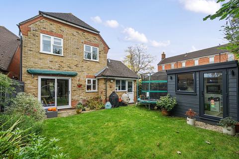 18 Cardwells Keep, Guildford, GU2 9PD