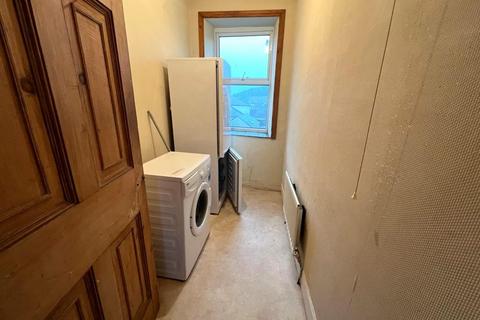 3 bedroom flat to rent, Queen Street, Aberystwyth