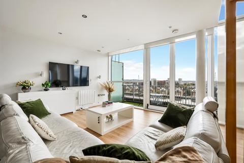 3 bedroom apartment for sale, Capital East Apartments, Royal Wharf, E16