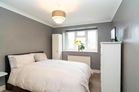 2 bedroom flat for sale, Stonegrove, Edgware, Middlesex, HA8 7TB