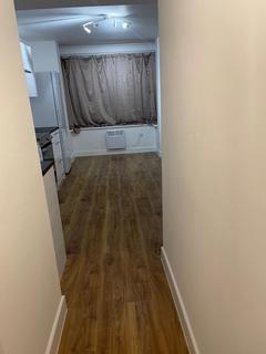 Studio to rent, Thornton Heath CR7