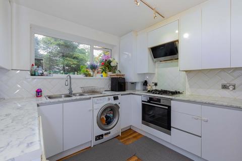 2 bedroom ground floor maisonette for sale, Common Road, Langley SL3