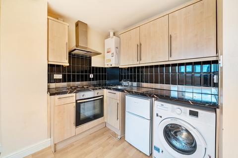 1 bedroom flat for sale, Irwin Approach, Halton, Leeds, LS15