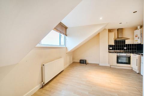 1 bedroom flat for sale, Irwin Approach, Halton, Leeds, LS15