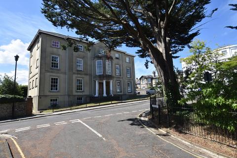 2 bedroom flat to rent, Vernon House, 20 Wood Street, Ryde