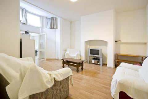 *£125pppw incl bills + two free large Papa John’s pizzas weekly (T+C’s apply)* Flat 1, Forest Road West, NOTTINGHAM NG7