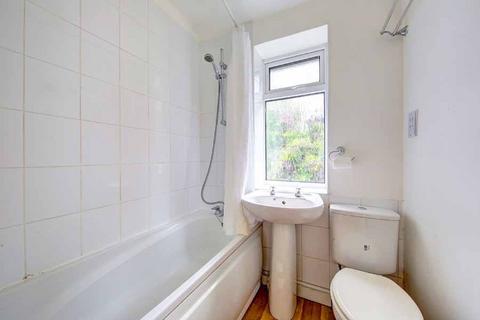 4 bedroom terraced house to rent, The Bittoms, KT1