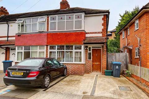 4 bedroom terraced house to rent, The Bittoms, KT1