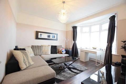 4 bedroom terraced house to rent, Fairlop Road, Ilford