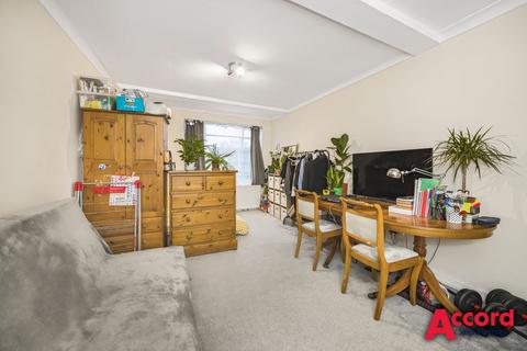 2 bedroom flat for sale, Eastern Avenue East, Romford, RM1