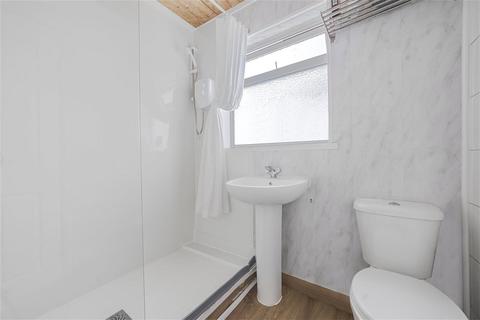 16 North Drive, Hounslow, TW3 1PX