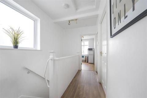 16 North Drive, Hounslow, TW3 1PX