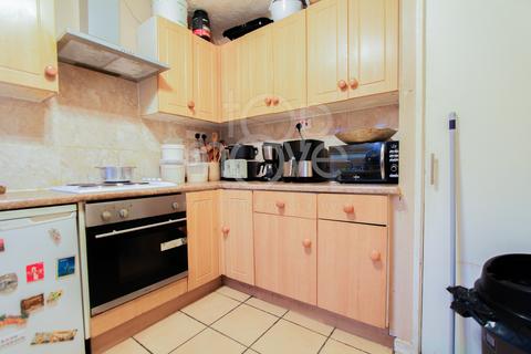 1 bedroom house to rent, Dovet Court, Mursell Estate, London, SW8