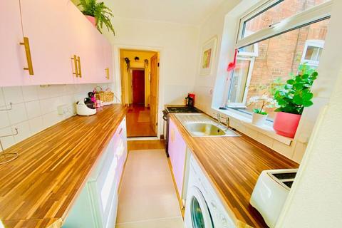 4 bedroom terraced house to rent, Montague Road, Leicester