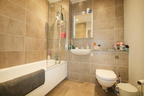 1 bedroom flat for sale, Kings Arms Court, East Acton Lane, W3