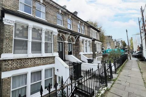 1 bedroom flat for sale, Linden Passage, London, W4