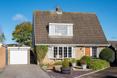 3 bedroom detached bungalow for sale, Kendal Close, Dunnington, York, YO19 5PG