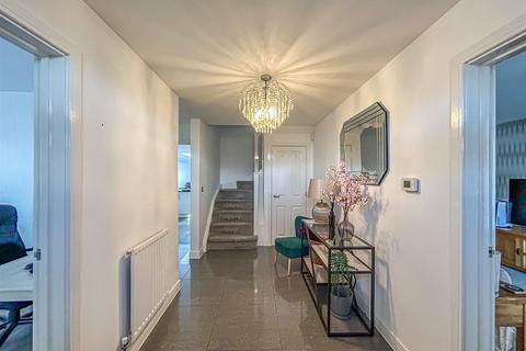 1 Claremont Crescent, Rayleigh, SS6 9GZ