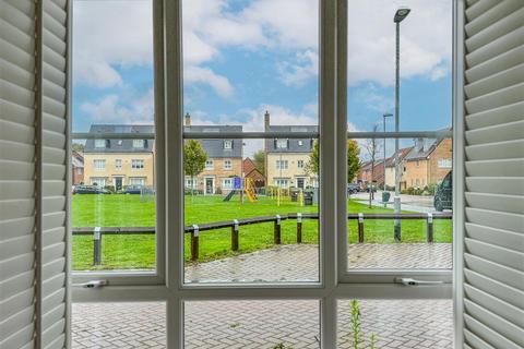 1 Claremont Crescent, Rayleigh, SS6 9GZ