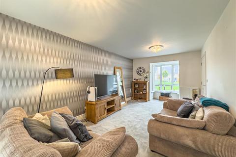 1 Claremont Crescent, Rayleigh, SS6 9GZ