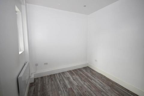 1 bedroom flat to rent, High Street, Blackwood NP12