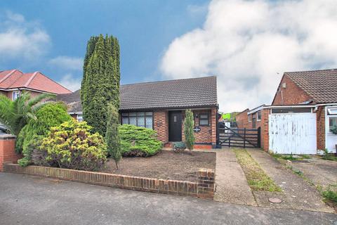 2 bedroom semi-detached bungalow for sale, Blackberry Farm Close, Heston TW5