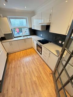 4 bedroom terraced house to rent, London, N17 8ED