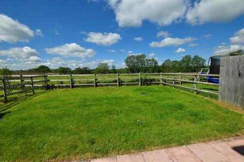 3 bedroom end of terrace house to rent, The Hop KilnMill End CourtCastle FroomeLedburyHerefordshire