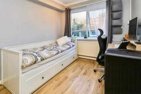 2 bedroom apartment to rent, Langham House, Surbiton KT6