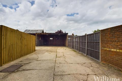 Garage to rent, Quainton Road, Waddesdon HP18