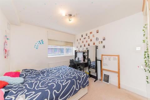 2 bedroom flat for sale, Tenterden Grove, London