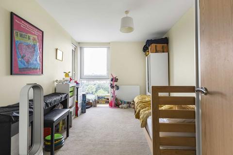 2 bedroom flat for sale, Mapleton Road, London SW18