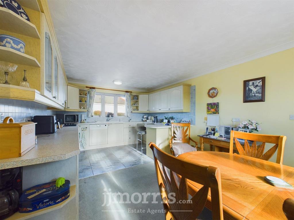 CAM03686 G0-PR0206-STILL005.jpg