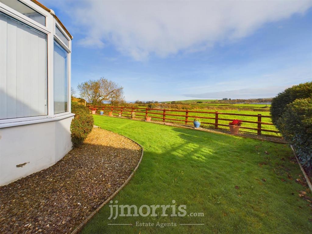 CAM03686 G0-PR0206-STILL027.jpg