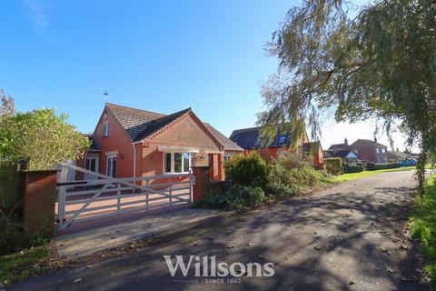 4 bedroom detached bungalow for sale, Hogsthorpe Road, Mumby, Alford