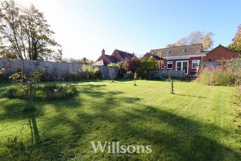 4 bedroom detached bungalow for sale, Hogsthorpe Road, Mumby, Alford