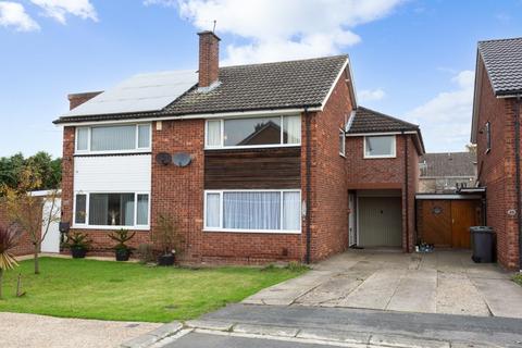 4 bedroom detached house to rent, Overdale Close Woodthorpe York